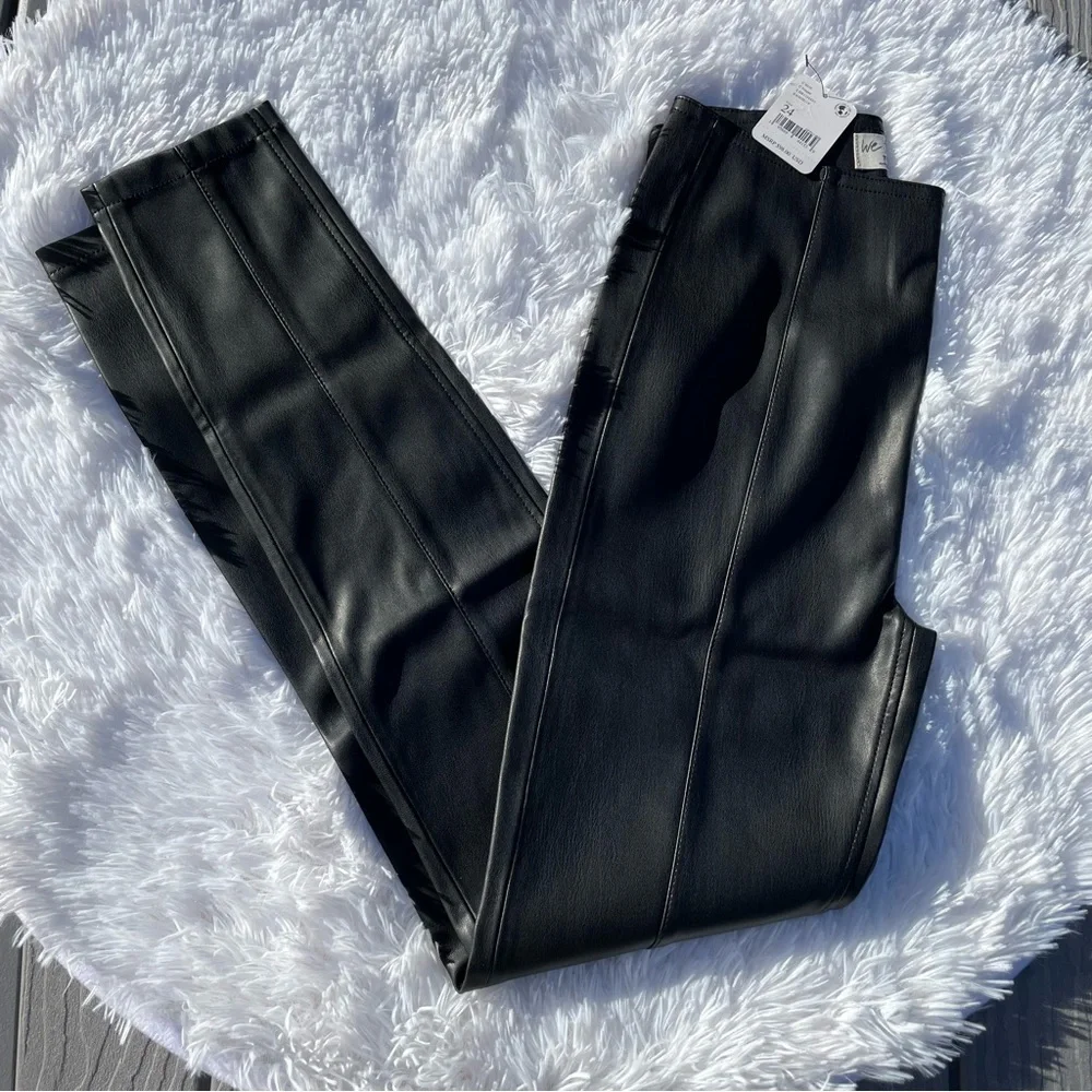 NWT FREE PEOPLE FUAX LEATHER VEGAN BLACK SKINNY LEG PANTS SIZE 24 - Picture 1 of 11